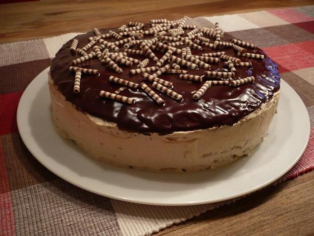 Haselnuss-Kaffee-Sahnetorte