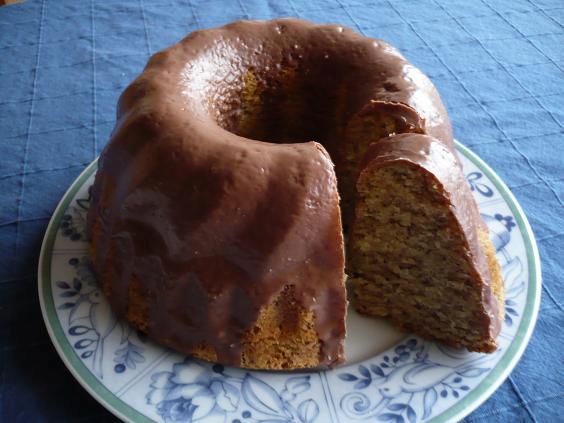Nusskuchen mit Eierlikör
