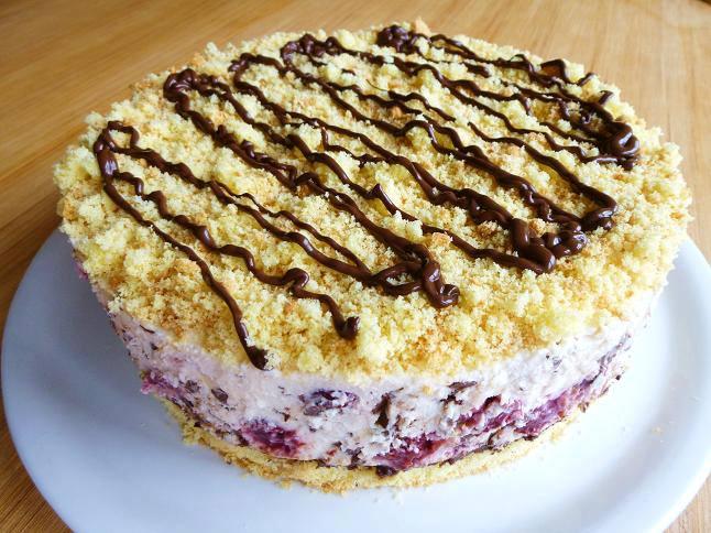 Kirsch-Stracciatella-Torte