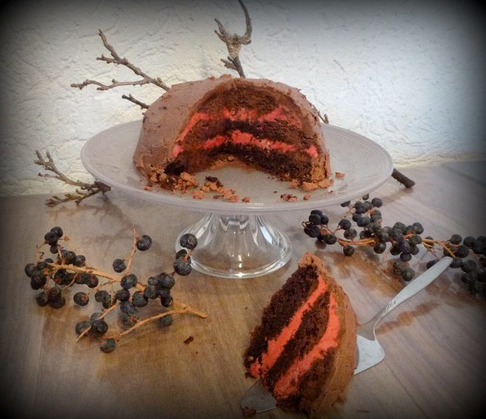 Cassis-Kuppeltorte
