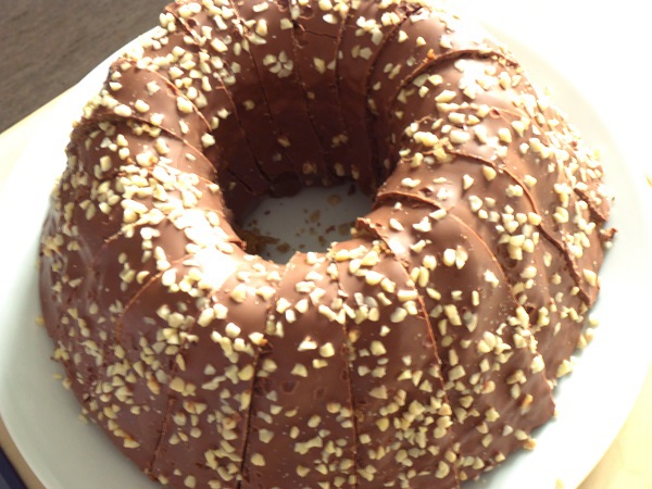 Eierlikörkuchen mt Haselnüssen