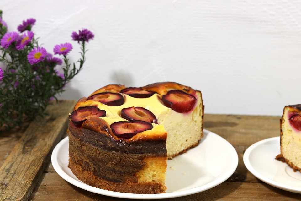 Käsekuchen mit Pflaumen