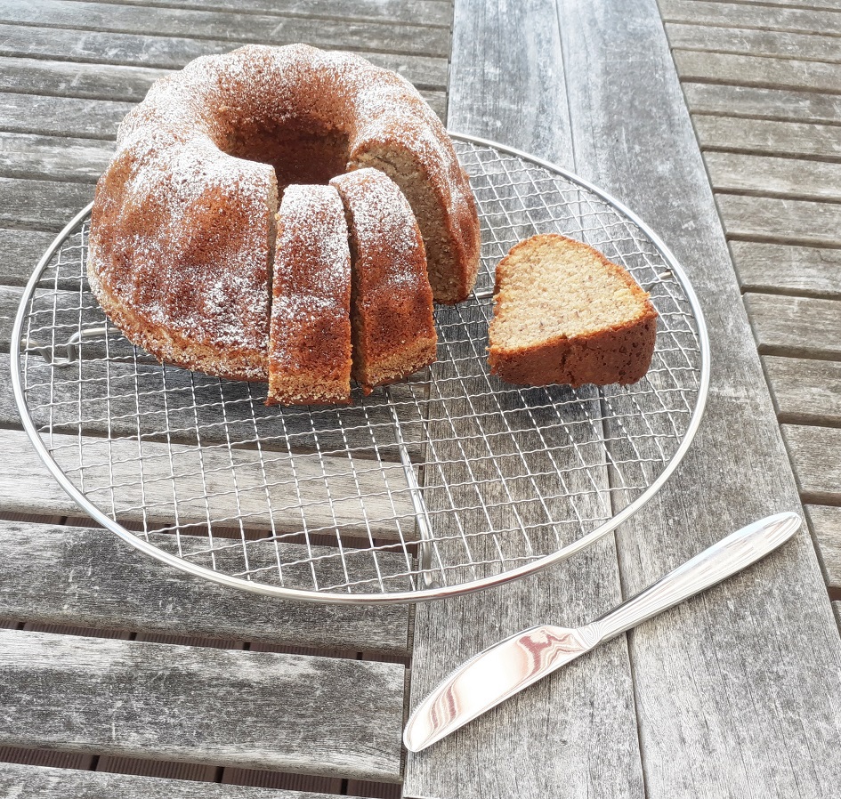 Haselnuss-Eierlikörkuchen