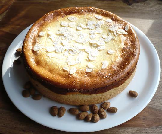 Käsekuchen mit Mandeln